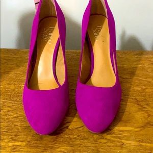 Pretty Fushia Suede pumps